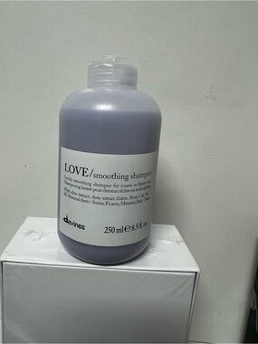 Davines LOVE / Smoothing Shampoo 250 ml 8.5 oz – For Frizzy or Unruly Hair New